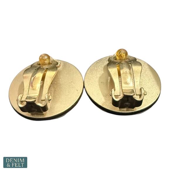 Chanel 2002 02P CC Logo Striped Resin Clip-On Earrings Beige Gold w/ Box RARE!! - Picture 6 of 10